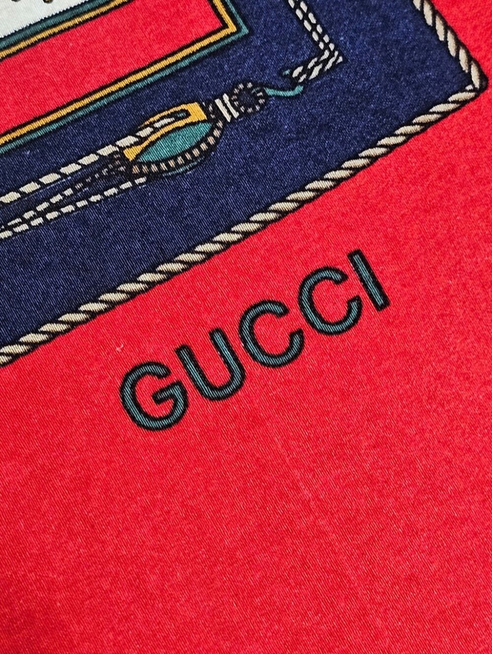 GUCCI SCARF - Picture 13 of 15